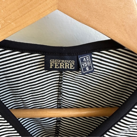 Gianfranco Ferre - black and white striped v neck top - Picture 2 of 6